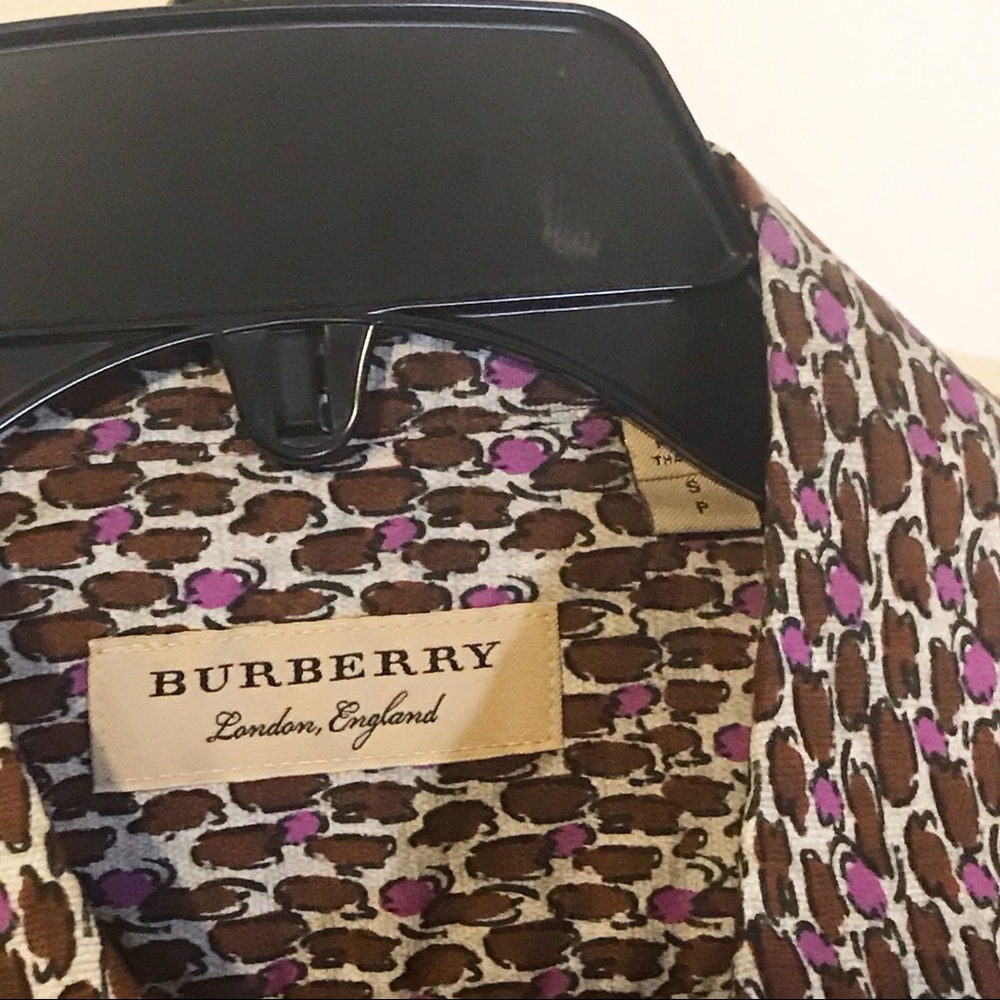 ✨Host Pick!✨ Burberry “Cholsey” button down shirt. - Picture 4 of 5